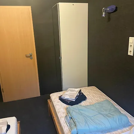 Monteurwohnung Fekete Apartment *